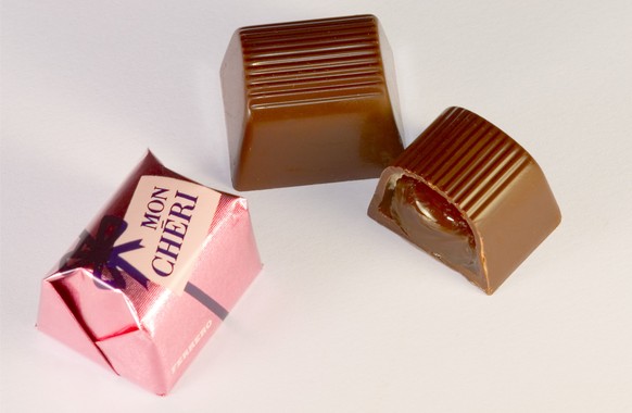 ferrero mon cheri süssigkeiten schokolade essen food https://en.wikipedia.org/wiki/Mon_Chéri