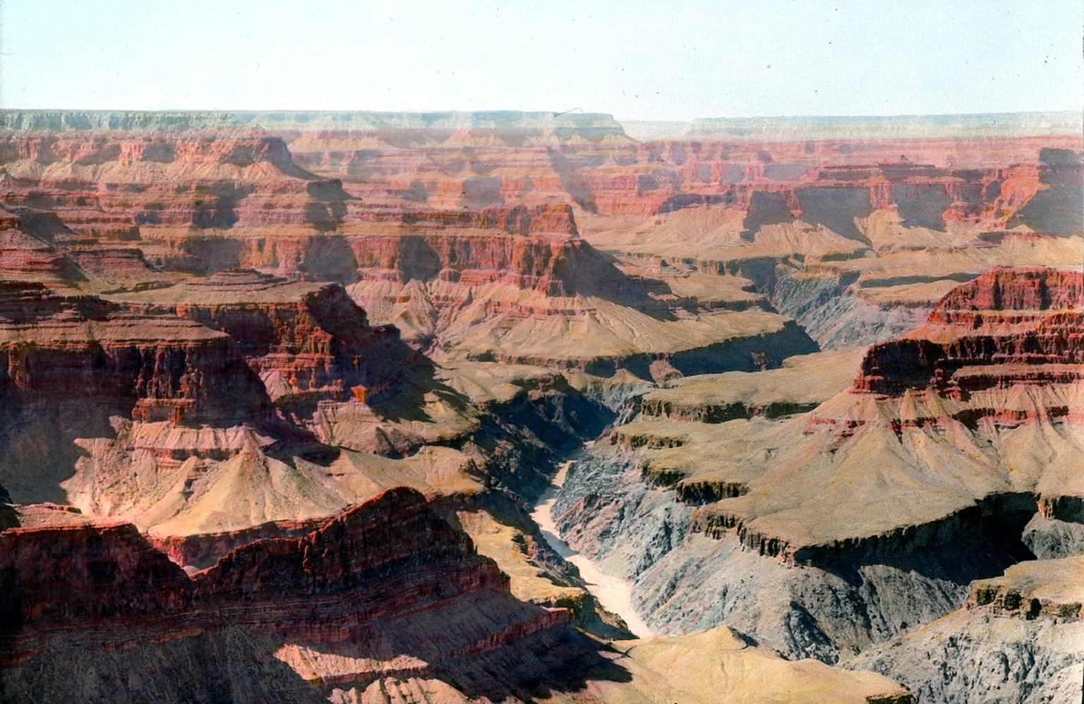 Blick über den Canyon
Fotograf:
Heim, Arnold 
Titel:
Grand Canyon of Colorado 
Beschreibung:
Blick über den Canyon 
Datierung:
1915