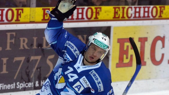 Oleg Petrow vom EVZ jubelt nach dem 4: 3 im Penaltyschiessen beim NLA Eishockeyspiel der Saison 2006/07 am Dienstag, 17. Oktober 2006 zwischen dem EV Zug und dem HC Lugano in der Hertihalle in Zug. (K ...