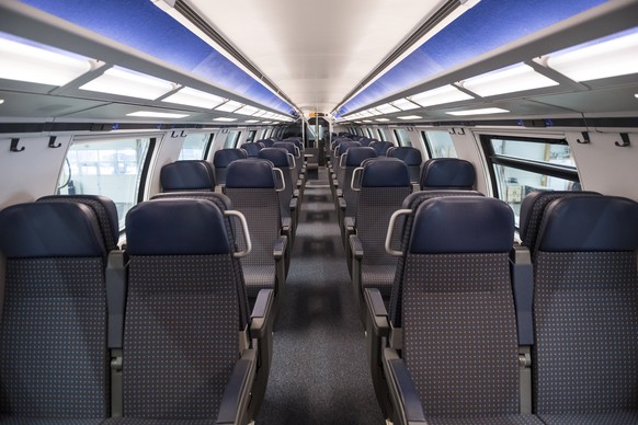 Blick in die 2. Klasse im ersten rundum erneuerten IC2000-Intercity-Zug, praesentiert von der SBB am Donnerstag, 31. Januar 2019 in Olten. Einige der IC2000-Zuege der SBB sind seit 20 Jahren im Einsat ...