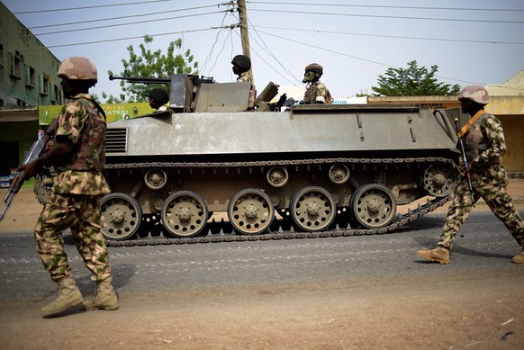 Nigerianische Truppen patrouillieren im Norden des Landes, nahe der Grenze zu Kamerun.