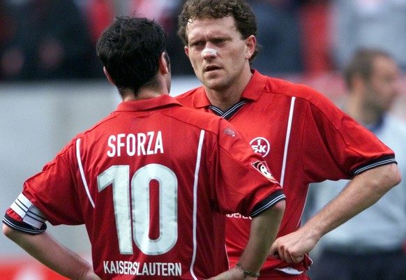 Olaf Marschall, right, of 1. FC Kaiserslautern talks to his team captain Ciriaco Sforza from Switzerland after their first division soccer match against Bayern Munich, Saturday October 23 1999 in the  ...