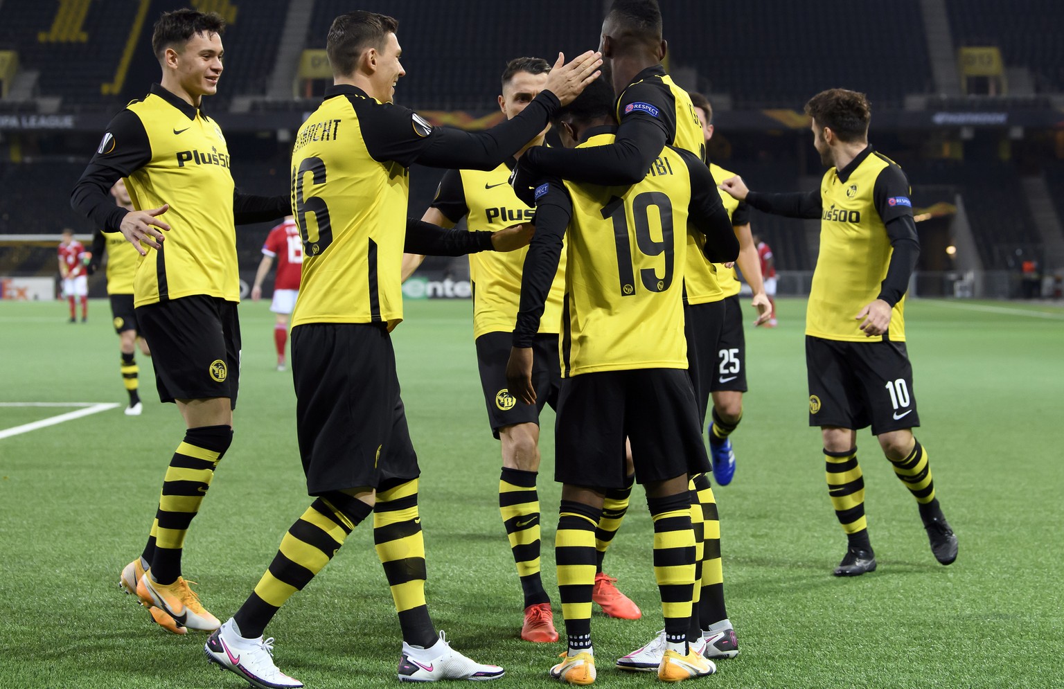 epa08801441 YB?s players celebrates the goal (1-0) of YB&#039;s Felix Mambimbi, during the UEFA Europa League, Group A, soccer match between BSC Young Boys and PFC CSKA-Sofia, on Thursday, November 5, ...
