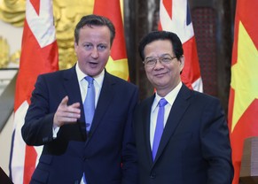 «Und Ihr, Flüchtlinge, ...»: David Cameron markiert in Vietnam den harten Premier.