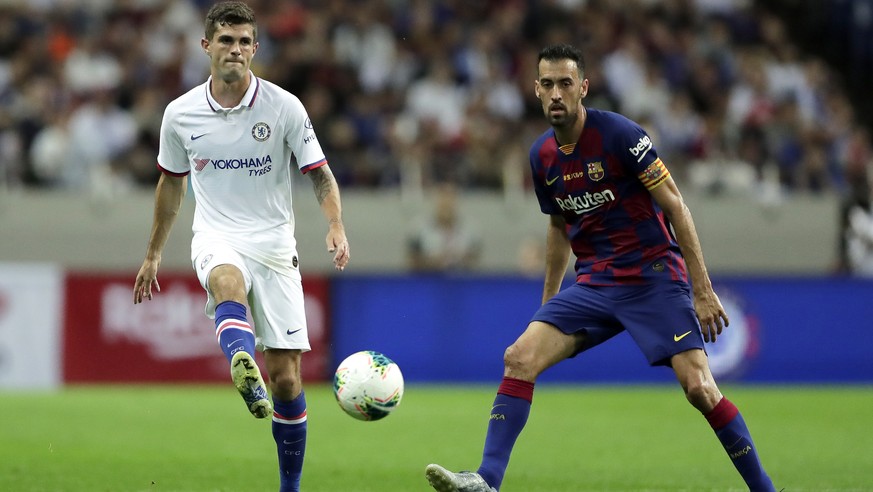 epa07735770 Chelsea FC&#039;s Christian Pulisic (L) in action during a pre-season friendly soccer match between FC Barcelona and Chelsea FC in Saitama, north of Tokyo, Japan, 23 July 2019. EPA/KIYOSHI ...