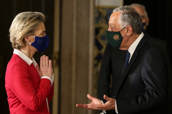 epa08939882 European Commission President, Ursula Von Der Leyen (L), and the President of Portugal, Marcelo Rebelo de Sousa (R), after their meeting at Belem Palace in Lisbon, Portugal, 15 January 202 ...