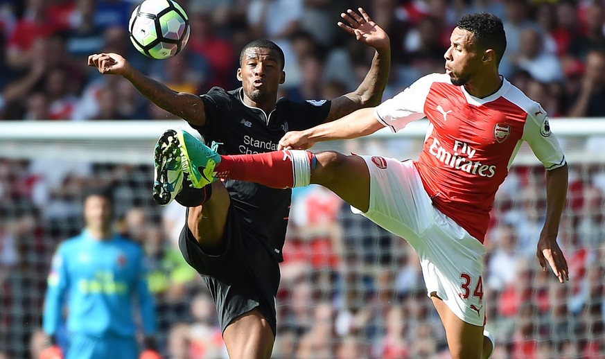 epa05483613 Liverpool&#039;s Georginio Wijnaldum (L) vies for the ball with Arsenal&#039;s Francis Coquelin (R) during the Premier League soccer match between Arsenal and Liverpool at the Emirates Sta ...