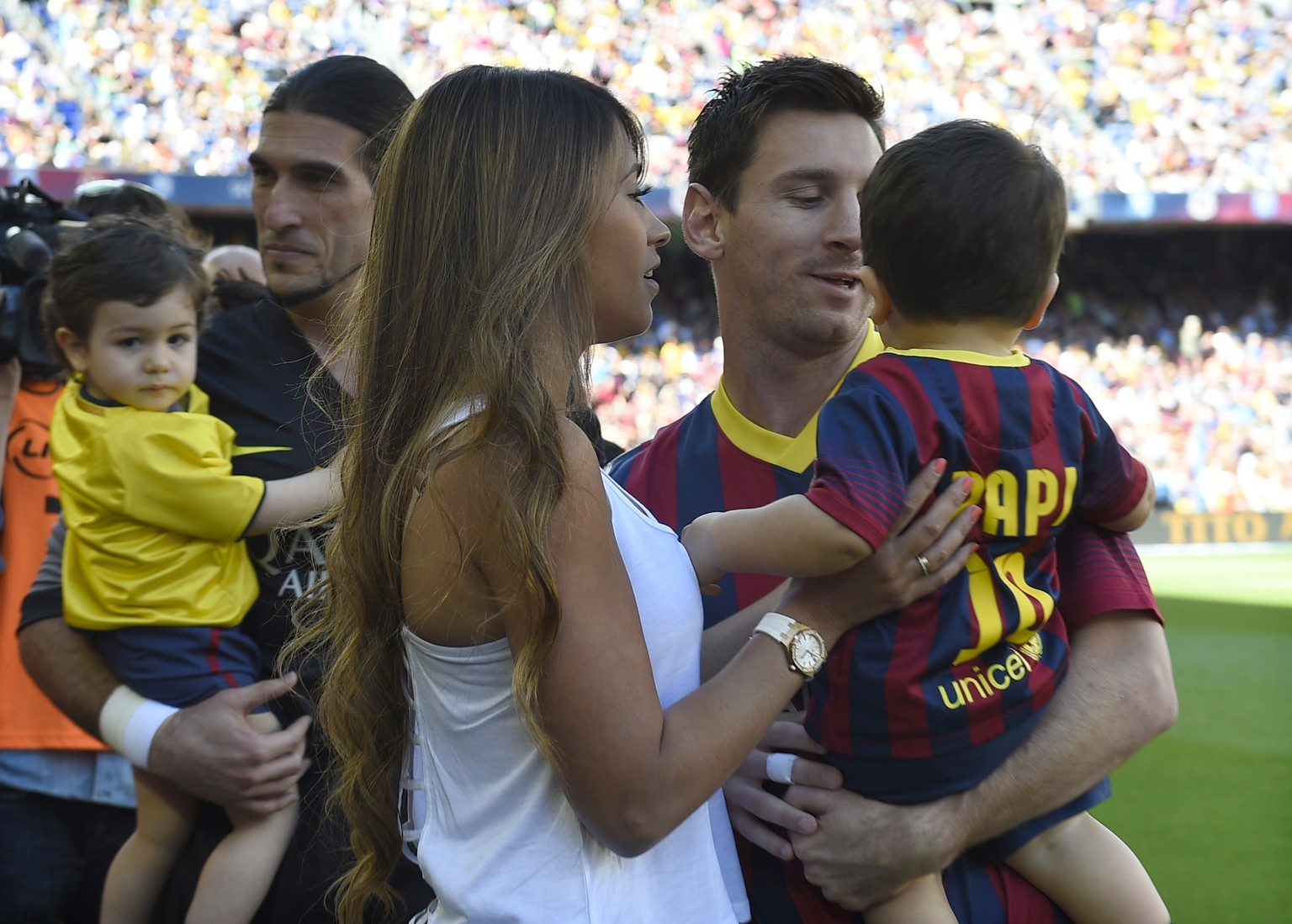 Lionel Messi vor dem Spiel mit Freundin Antonella Roccuzzo und Sohn Thiago.&nbsp;