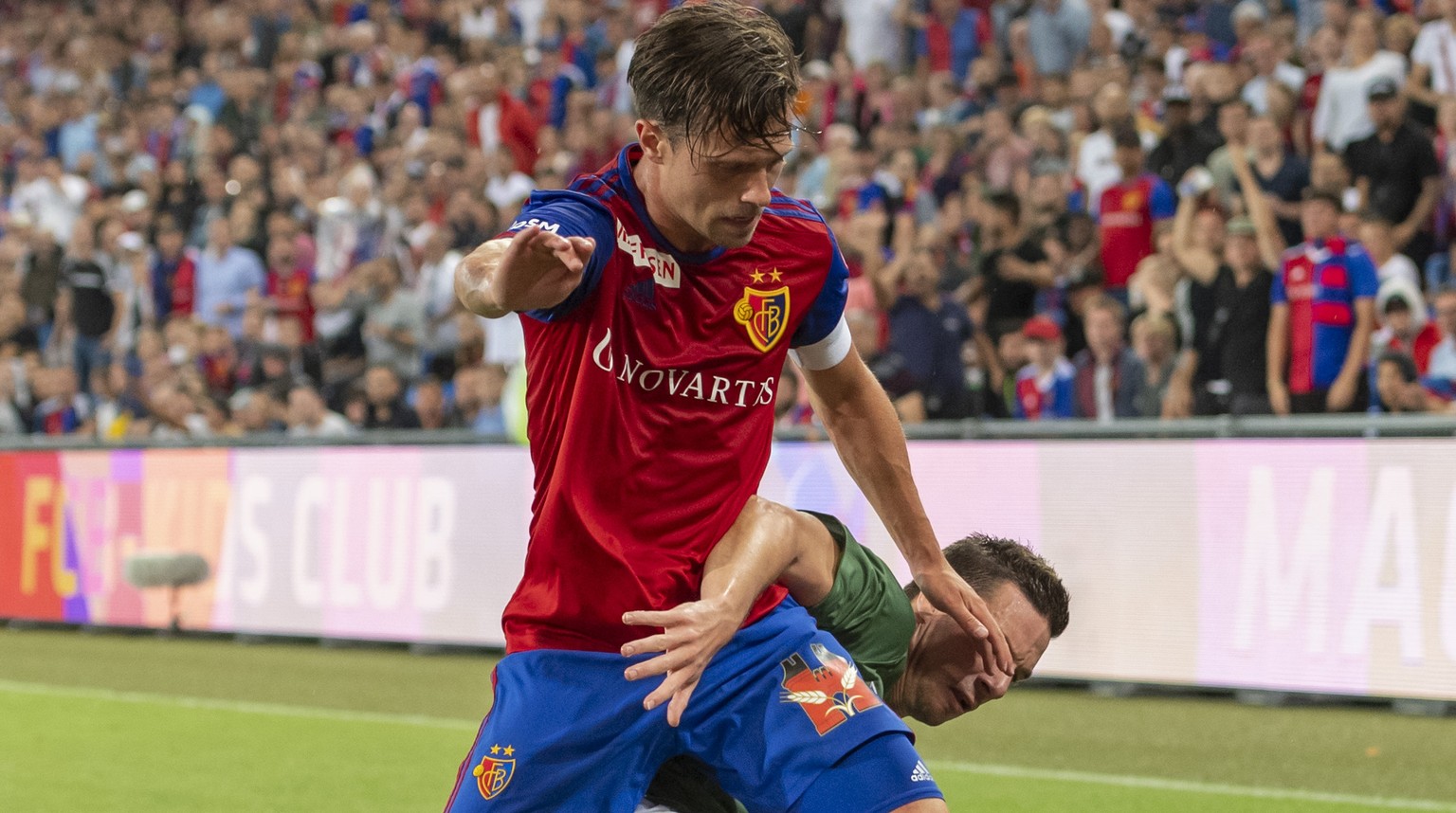 Basel&#039;s Valentin Stocker, left, fights for the ball against PSV&#039;s Nick Viergever, right, during the UEFA Champions League second qualifying round second leg match between Switzerland&#039;s  ...