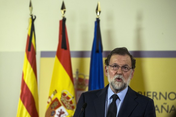 epa06149136 Spanish Prime Minister Mariano Rajoy talks to journalists at Government Delegation in Barcelona, 17 August 2017. The meeting was convened in the aftermath of the terrorist attack in Las Ra ...