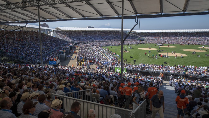 Die Schwingerarena beim 6. Gang am Eidgenoessischen Schwing- und Aelplerfest (ESAF) in Zug, am Sonntag, 25. August 2019. (KEYSTONE/Urs Flueeler)