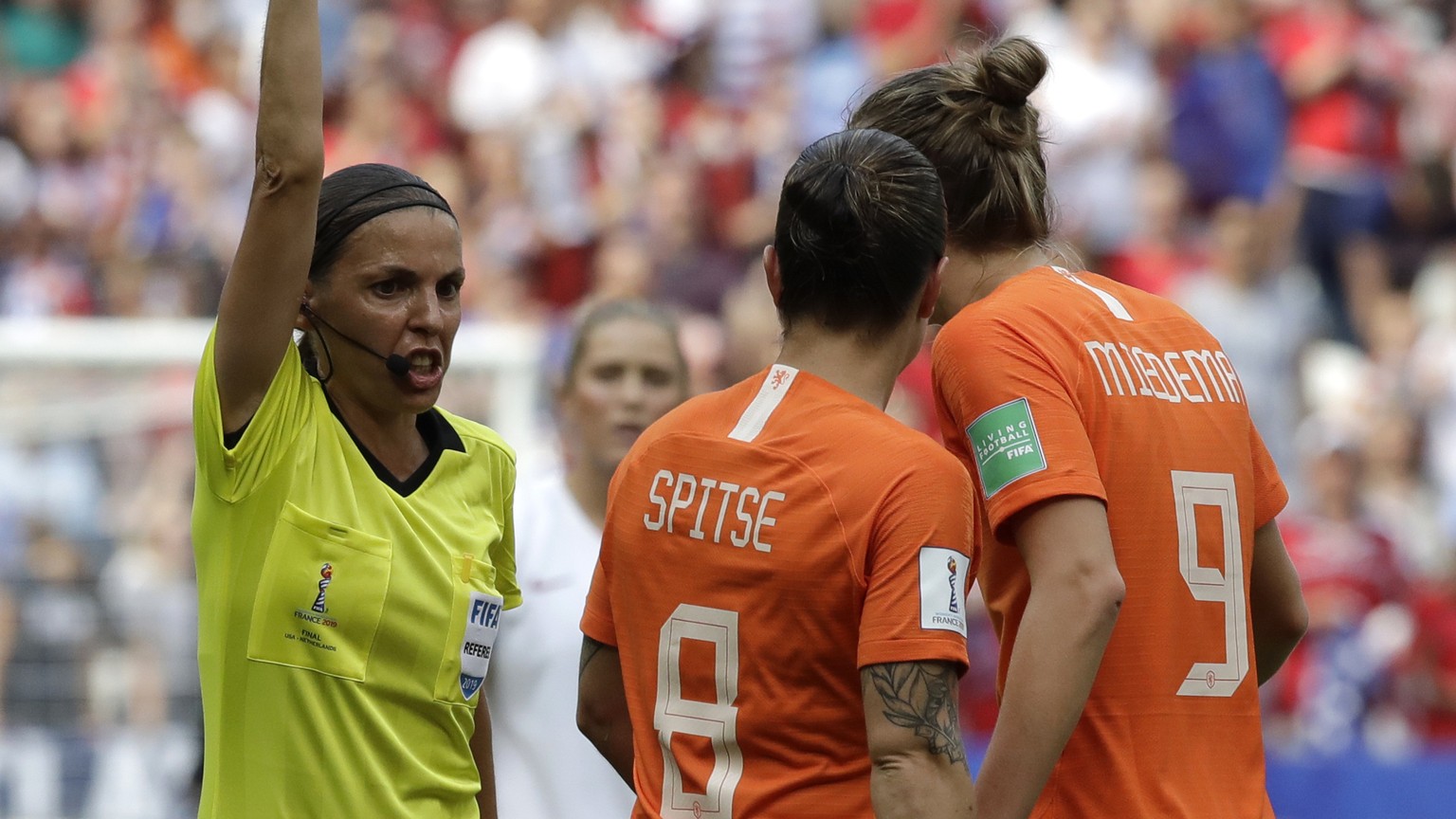 Netherlands&#039; Vivianne Miedema, right, talks to French referee Stephanie Frappart, left, as she shows a yellow card to Netherlands&#039; Sherida Spitse, center, during the Women&#039;s World Cup f ...