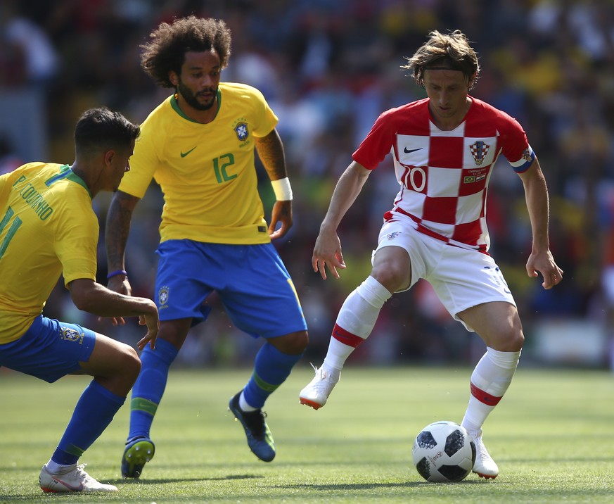 Croatia&#039;s Luka Modric, right, battles for the ball with Brazil&#039;s Philippe Coutinho, left, and Brazil&#039;s Marcelo during the friendly soccer match between Brazil and Croatia at Anfield Sta ...