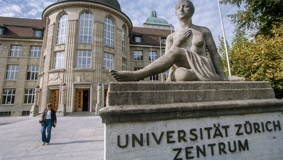 Die Frauenskulptur vor dem Haupteingang der Universitaet Zuerich, aufgenommen im Oktober 1997. (KEYSTONE/Str)