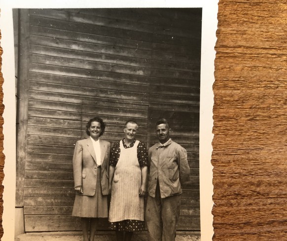 Meine Oma mit ihren Eltern.