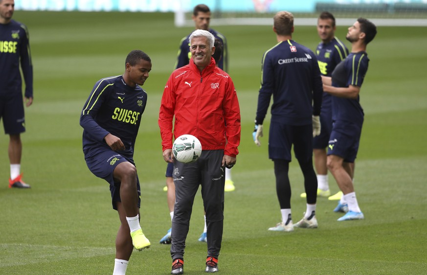 Switzerland soccer coach Vladimir Petkovic, center, attends a training session with his players at the Aviva stadium in Dublin, Ireland, Wednesday, Sept. 4, 2019. Switzerland play Ireland on Thursday  ...