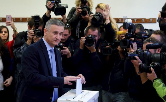 Tomislav Karamarko, Chef der konservativen Demokratischen Union bei der Stimmabgabe in Zagreb: Seine Partei hat gemäss vorläufigen Ergebnissen die Wahl für sich entschieden.