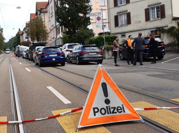 Bei einem Gewaltdelikt in der Stadt St. Gallen starben am vergangenen Mittwoch zwei Menschen. Die Polizei stand mit einem Grossaufgebot im Einsatz und sperrte das Gebiet weitr