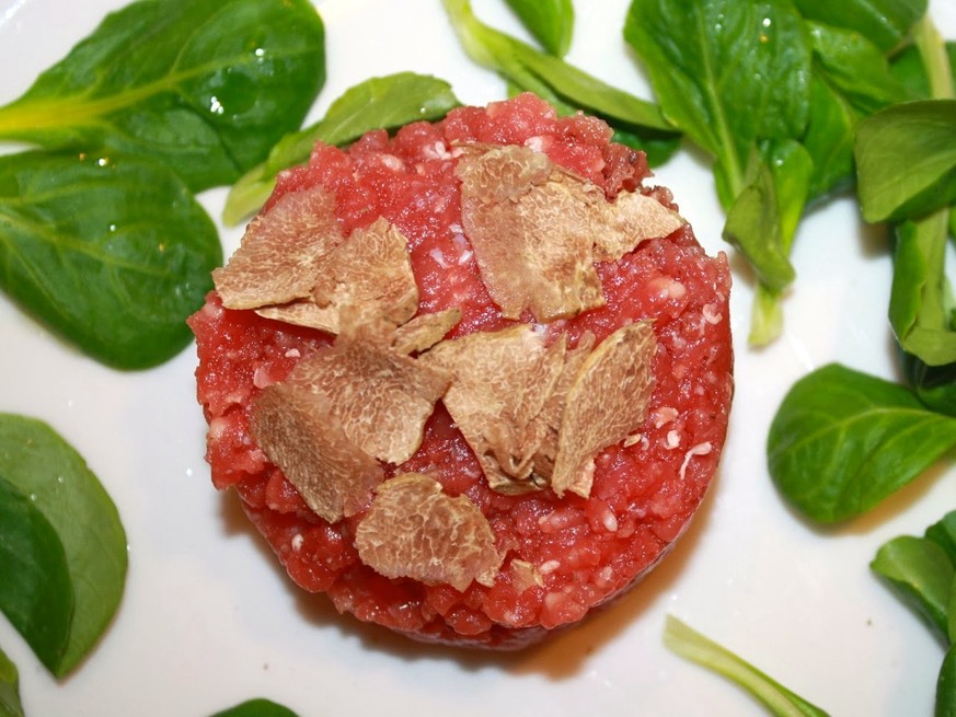 Carne cruda all’albese tartare trüffel fleisch rind italien italia essen food http://cuciniera.blogspot.ch/2013/11/cucina-piemontese-carne-cruda-allalbese.html