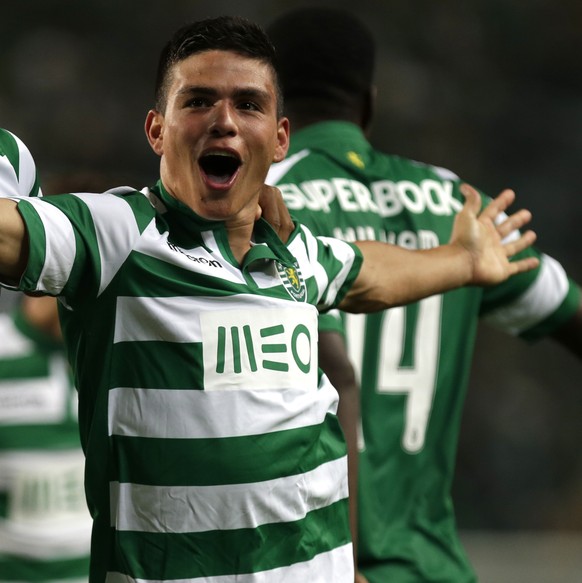 Sporting&#039;s Jonathan Silva, right, celebrates with teammate Andre Carrillo after scoring the opening goal against Porto during a Portuguese league soccer match between Sporting and Porto at Sporti ...
