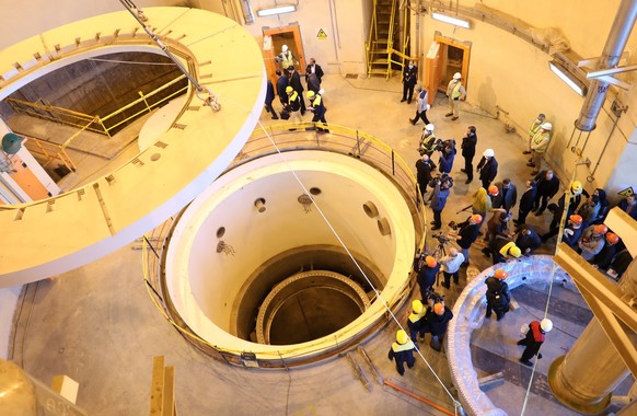 epa08088084 A handout photo made available by Iran&#039;s Atomic Energy Organisation shows head of the organisation Ali Akbar Salehi (C) speaks to media during his visits to nuclear water reactor of A ...