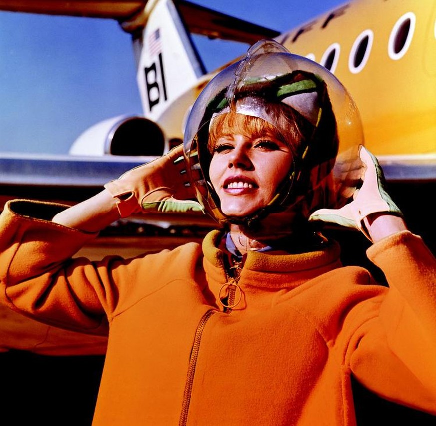 stewardess flight attendant flugbegleiterin vintage retro http://www.360doc.com/content/16/0809/00/13031597_581801819.shtml