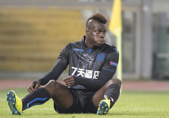 epa06304968 Nice&#039;s Mario Balotelli reacts during the UEFA Europa League Group K soccer match between SS Lazio and OGC Nice at the Olimpico stadium in Rome, Italy, 2 November 2017. EPA/MAURIZIO BR ...