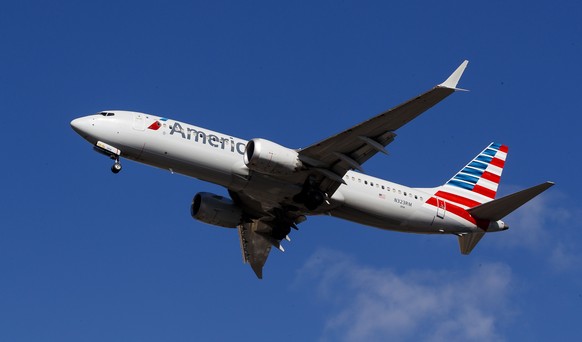 epa08076014 (FILE) - An American Airlines Boeing 737 Max 8 (Tail Number N323RM) lands at LaGuardia Airport in New York, New York, USA, 12 March 2019 (reissued 16 December 2019). According to reports o ...