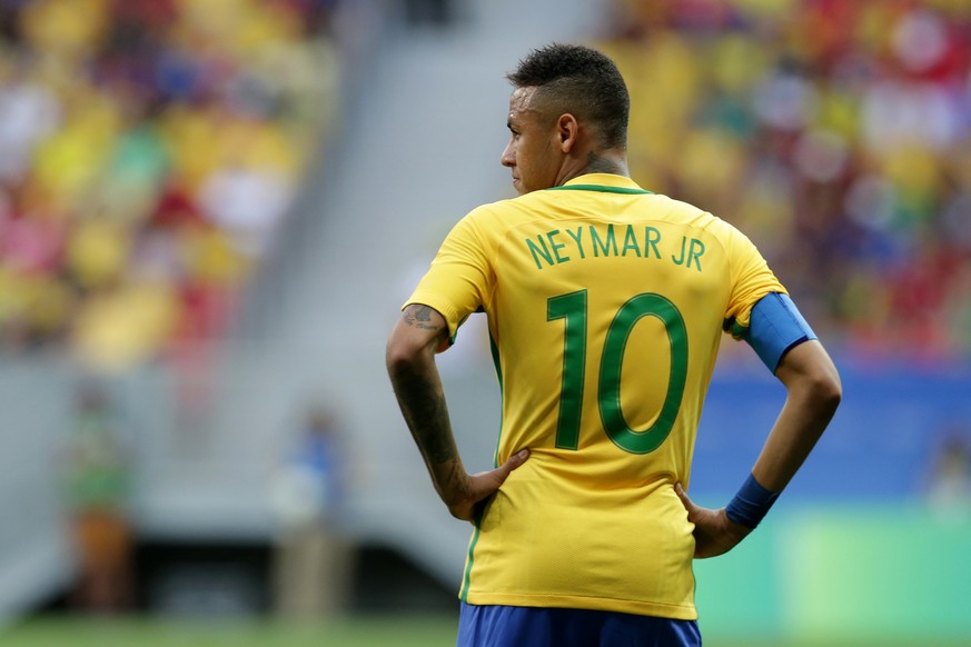 Brazil&#039;s Neymar stands on the field during a group A match of the men&#039;s Olympic football tournament between Brazil and South Africa at the National stadium, in Brasilia, Brazil, Thursday, Au ...