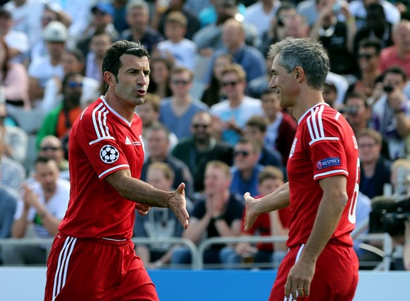 Luis Figo (l.) und Ex-Basel-Trainer Paulo Sousa bei einem Charity-Spiel.