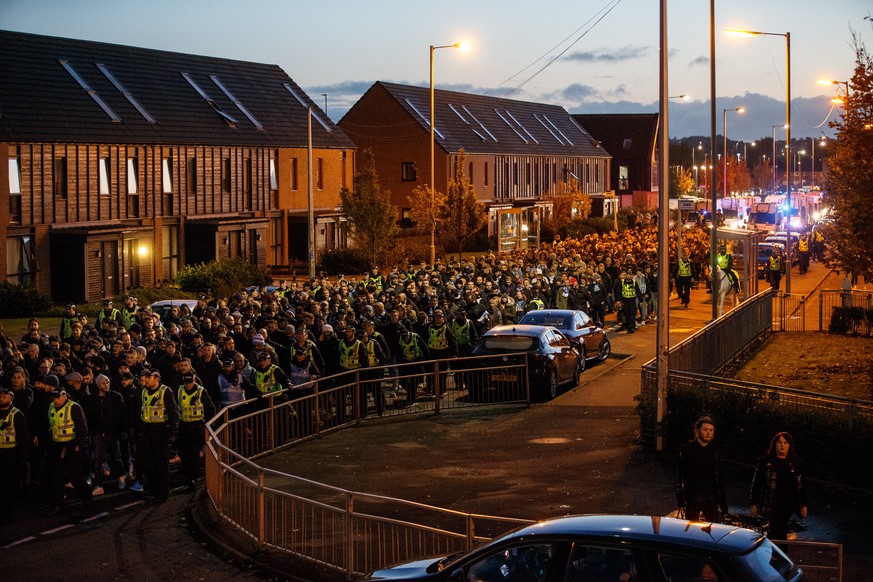 epa07946700 Lazio fans are escorted by the police prior to the UEFA Europa League match between Celtic Glasgow and SS Lazio in Glasgow, Britain, 24 October 2019. EPA/ROBERT PERRY