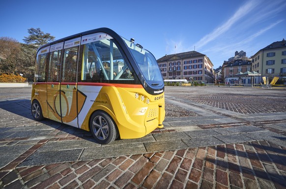 epa05072479 A self-propelled self driving shuttle bus in Sion, Switzerland, 17 December 2015. CarPostal, the city of Sion and the canton of Valais presented two shuttle buses which in spring 2016 will ...