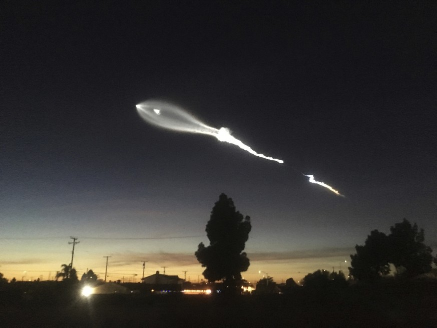 In this photo provided by Javier Mendoza, the contrail from a SpaceX Falcon 9 rocket is seen from Long Beach, Calif., more than 100 miles southeast from its launch site Vandenberg Air Force Base, Cali ...