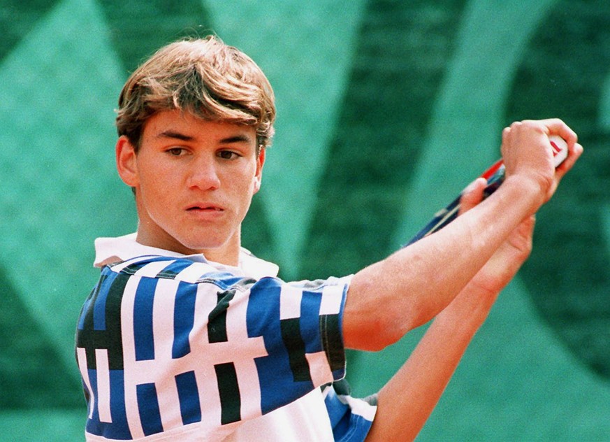 Swiss Tennis Player Roger Federer in action at the World Youth Cup in Zurich, September 12, 1996. (KEYSTONE/Str) 

Roger Federer in Aktion am World Youth Cup in Zuerich, aufgenommen am 12. September 1 ...
