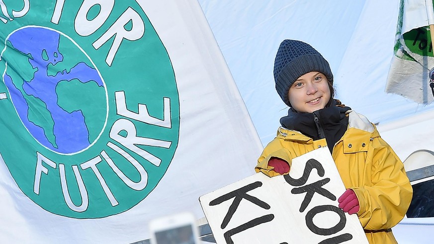 epa08069380 Swedish activist Greta Thunberg leads a Fridays For Future rally demanding action against climate change, at Piazza Castello in Turin, northern Italy, 13 December 2019. EPA/ALESSANDRO DI M ...