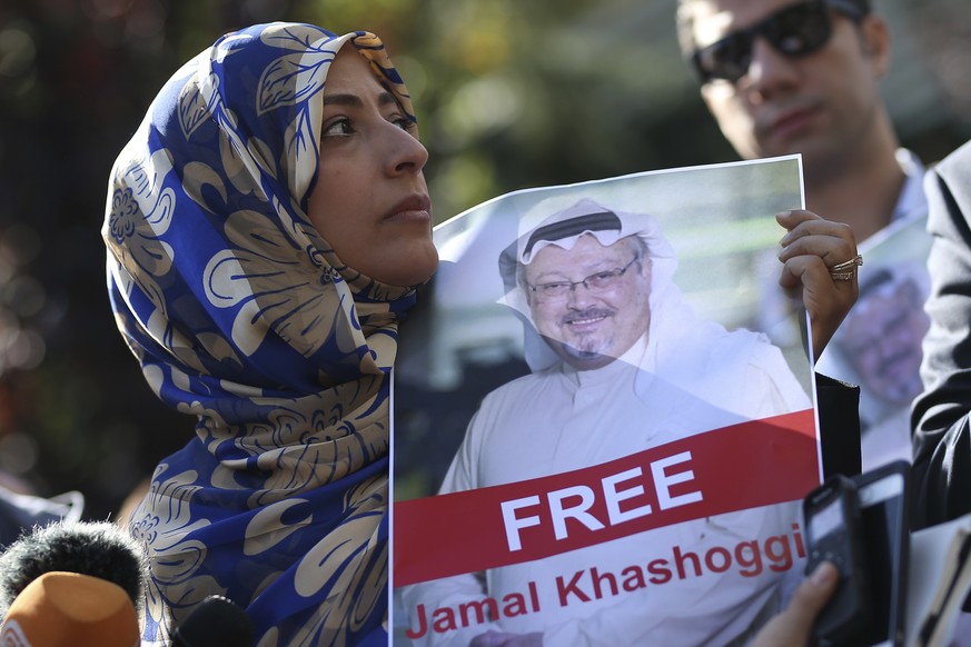 Holding a picture of missing Saudi writer Jamal Khashoggi, Tawakkol Karman, of Yemen the Nobel Peace Prize laureate for 2011, talks to members of the media near the Saudi Arabia consulate in Istanbul, ...