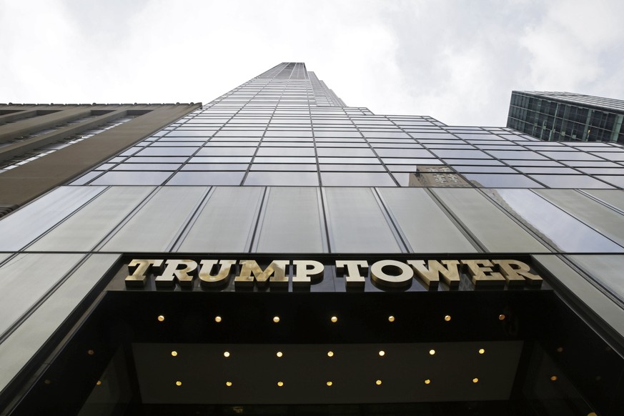 epa06425032 (FILE) - - A general view of Trump Tower in New York, New York, USA, 31 May 2016 (reissued 08 Hanuary 2018). A fire broke out on 08 January 2018 morning on the roof of Trump Tower. EPA/JAS ...
