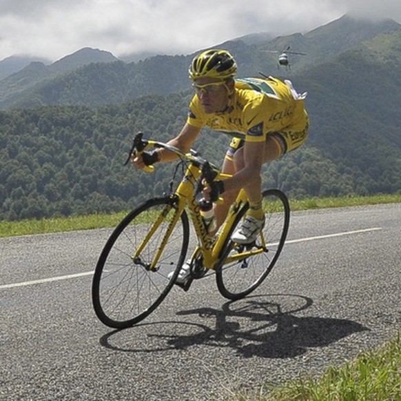 epa02826538 Europcar team rider Thomas Voeckler of France cycles during the 14th stage of the Tour de France cycling race between Saint-Gaudens and Plateau de Beille, France, 16 July 2011. EPA/NICOLAS ...