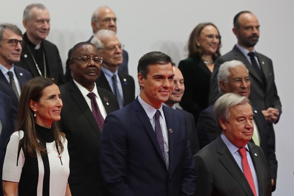 Spain&#039;s caretaker Prime Minister Pedro Sanchez, center, stands with Chilean Environment Minister Carolina Schmidt, front left and Antonio Guterres, Secretary-General of the United Nations, front  ...