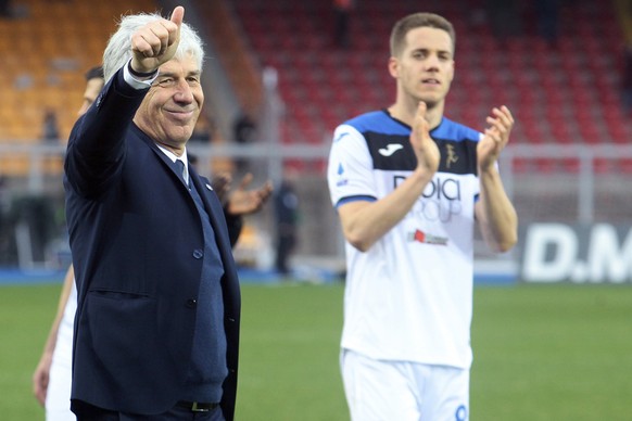 Atalanta coach Gian Piero Gasperini, left, and forward Mario Pasalic wave to fans at the end of the Serie A soccer match between Lecce and Atalanta, at the Via del Mare Stadium in Lecce, Italy, Sunday ...