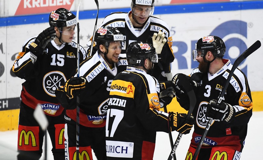 Lugano’s player Damien Brunner, center, celebrates with team mates 4-0 goal during the preliminary round game of National League A (NLA) Swiss Championship 2016/17 between HC Lugano and EV Zug, at the ...