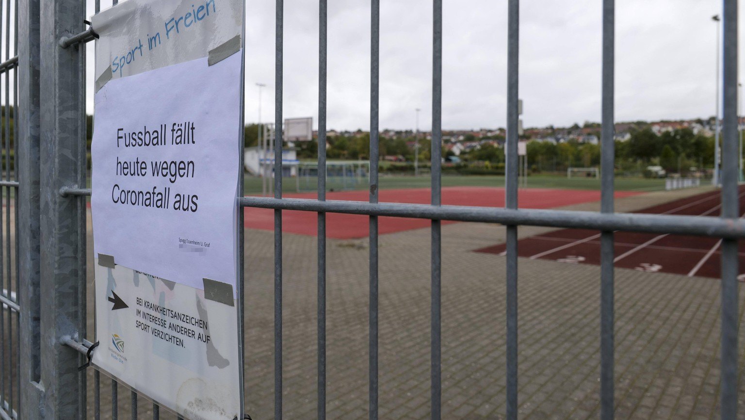 SpVgg Essenheim Amateurfussball Verein in Rheinhessen Rheinland-Pfalz muss wegen eines Corono Fall COVID-19 seinen Spielbetrieb vorerst ruhen lassen Virus Sperre Platzsperre 5.10.2020 *** SpVgg Essenh ...