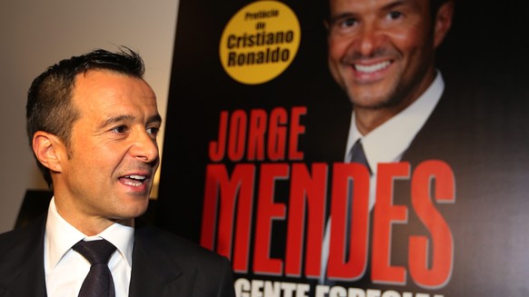 epa04601438 Portuguese soccer agent Jorge Mendes during the presentation of the book &#039;Jorge Mendes, The Special Agent&#039; in Lisbon, Spain, 02 February 2015. EPA/MANUEL DE ALMEIDA