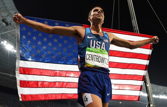 epa05504326 Matthew Centrowitz of the USA celebrates after winning the gold medal in the men&#039;s 1500m final of the Rio 2016 Olympic Games Athletics, Track and Field events at the Olympic Stadium i ...