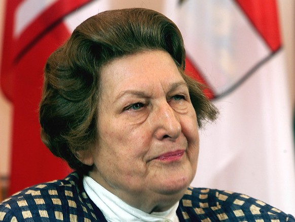 Maria Schaumayer, former governor of the Austrian National Bank, listens to a reporter&#039;s question during a press conference at the Federal Chancellery in Vienna Wednesday February 16, 2000, where ...