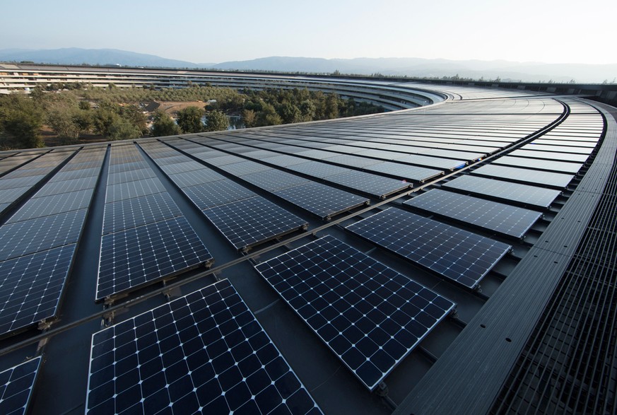 Der neue Hauptsitz hat eine 17-Megawatt-Solaranlage auf dem Dach.