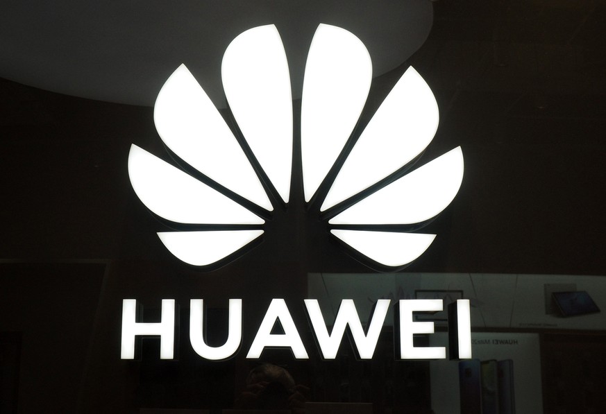 epa07297334 The logo of China&#039;s Huawei Technologies Co. Ltd at a Huawei store in Taipei, Taiwan, 18 January 2019. Taiwan, after barring Huawei from bidding for Taiwan government contracts, is now ...