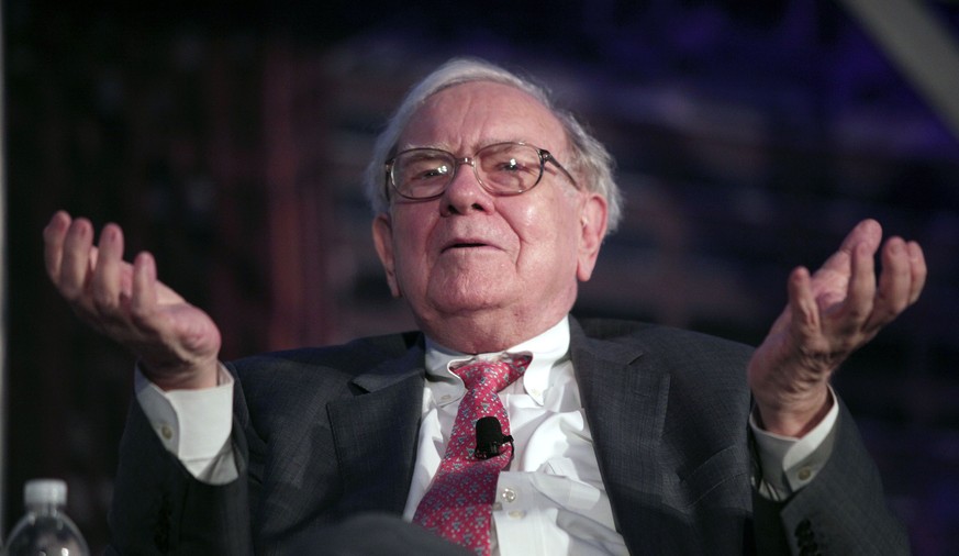 DETROIT, MI -Billionaire investor Warren Buffett speaks at an event called, &quot;Detroit Homecoming&quot; September 18, 2014 in Detroit, Michigan. The purpose of the invitation-only event of Detroit  ...