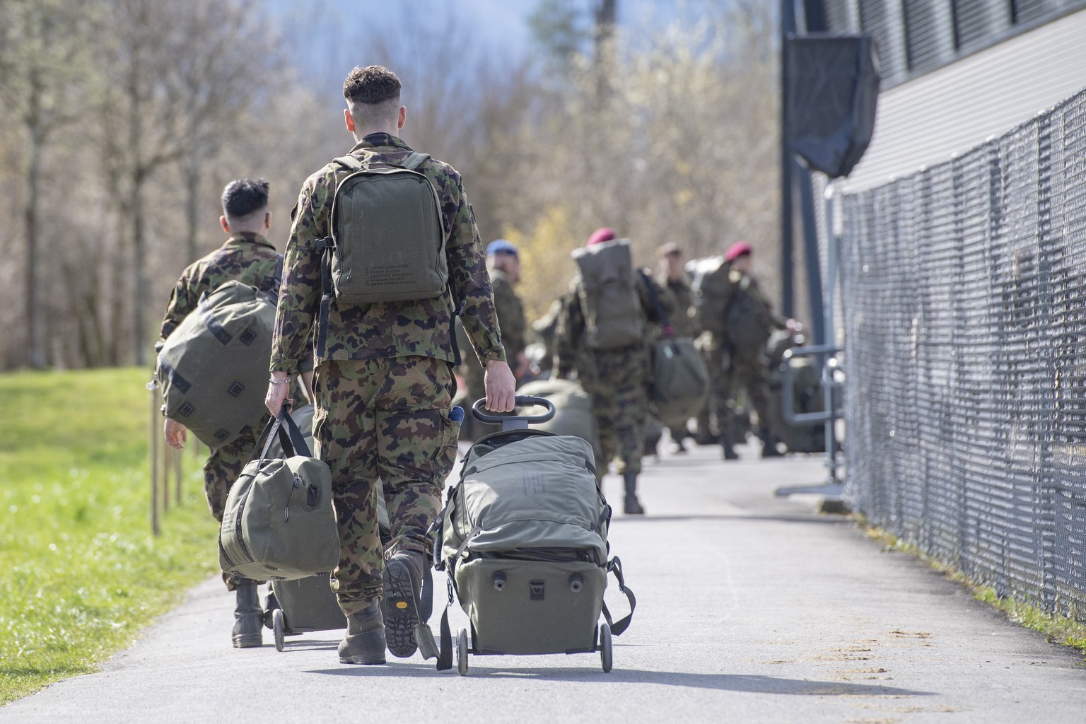 Die Soldaten sind eingetroffen, anlaesslich des Zusammenzugs der Soldaten des Spitalbataillon 5 die aus verschiedenen Teilen der Schweiz einrücken, am Montag, 16. Maerz 2020 in der Kaserne von Stans.  ...