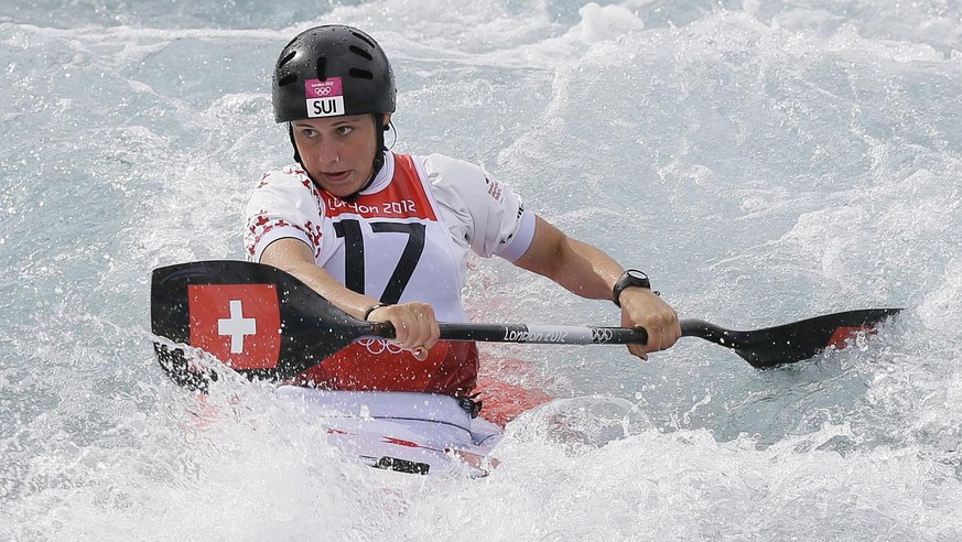 Switzerland&#039;s Elise Chabbey competes in the heats of the K-1 women&#039;s kayak slalom at Lee Valley Whitewater Center, at the 2012 Summer Olympics, Monday, July 30, 2012, in London. (AP Photo/Ki ...